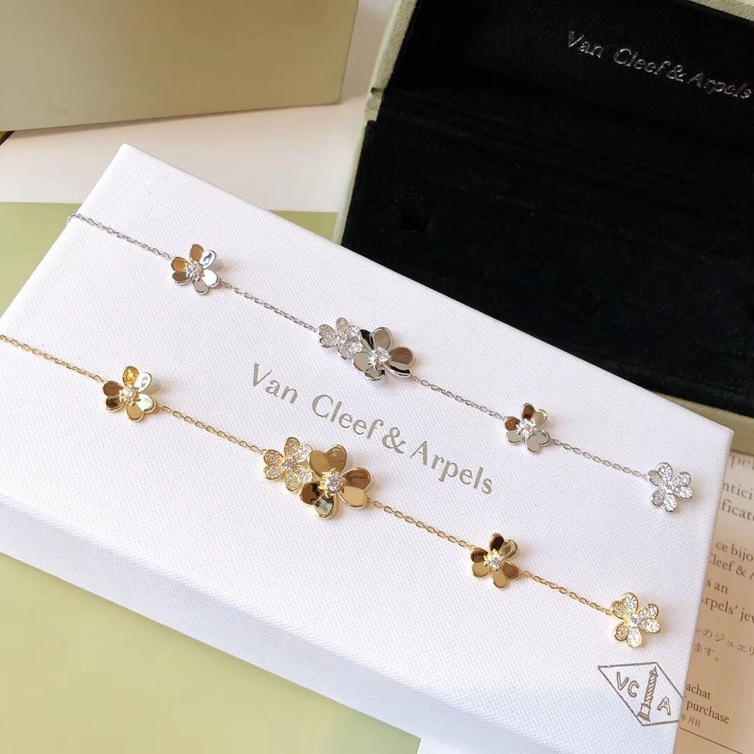 [Van Cleef & Arpels] アルハンブラ フラワー ブレスレット - フルダイヤモンド | ヴァン クリーフ & アーペル レディースジュエリー｜本日限定特価｜新品未使用-WTO輸入1