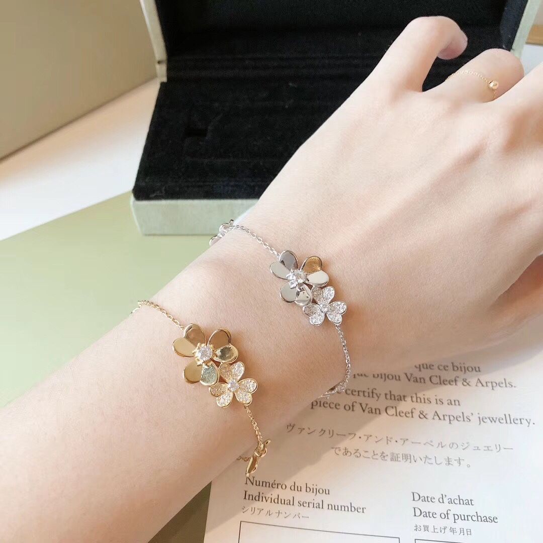 [Van Cleef & Arpels] アルハンブラ フラワー ブレスレット - フルダイヤモンド | ヴァン クリーフ & アーペル レディースジュエリー｜本日限定特価｜新品未使用-WTO輸入1