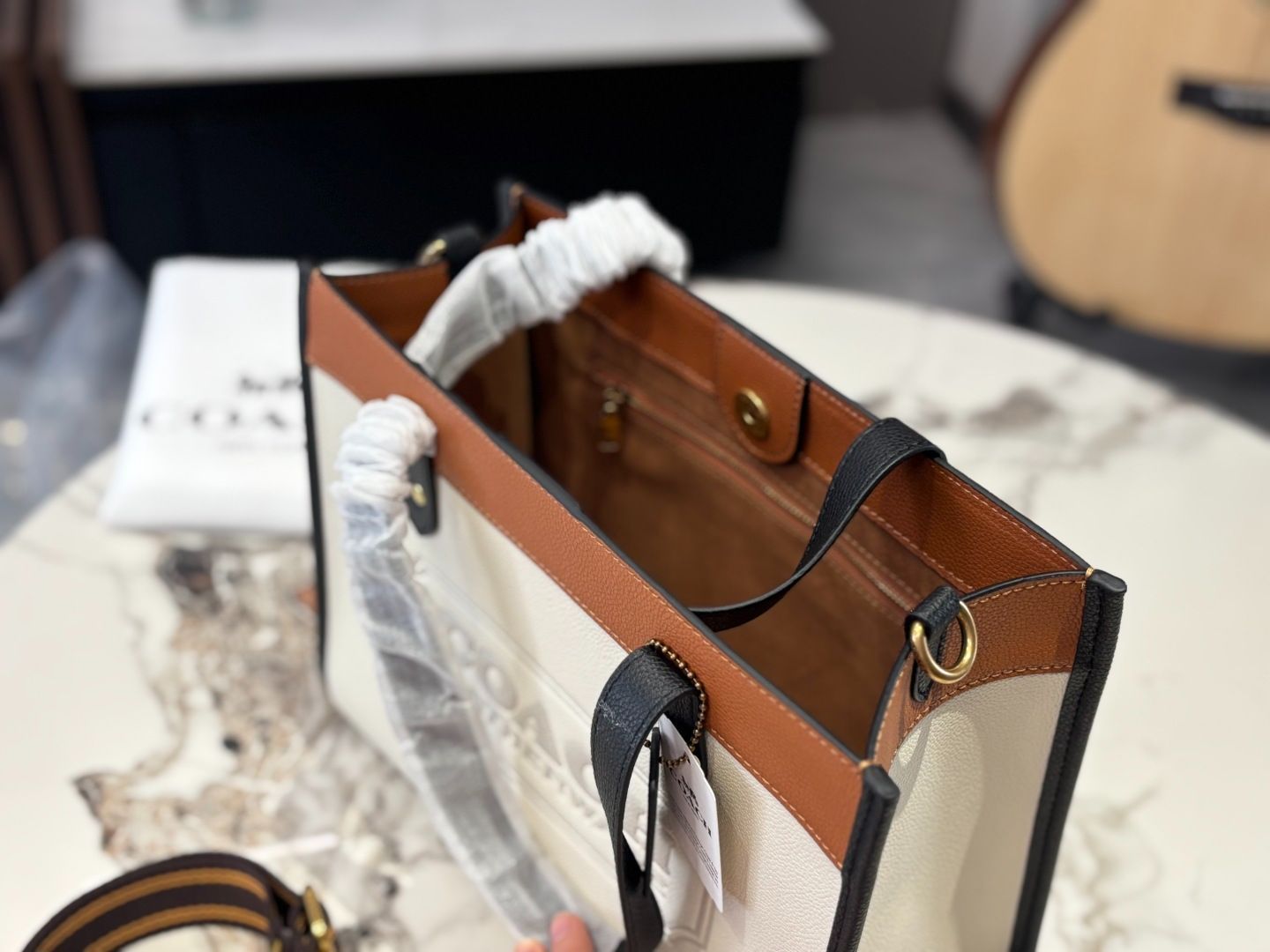 【今日特価】Coach SS22 Field 30cm Tote Bag - コーチ SS22 フィールド 30cm トートバッグ（オリジナルレザー）-WTO輸入2