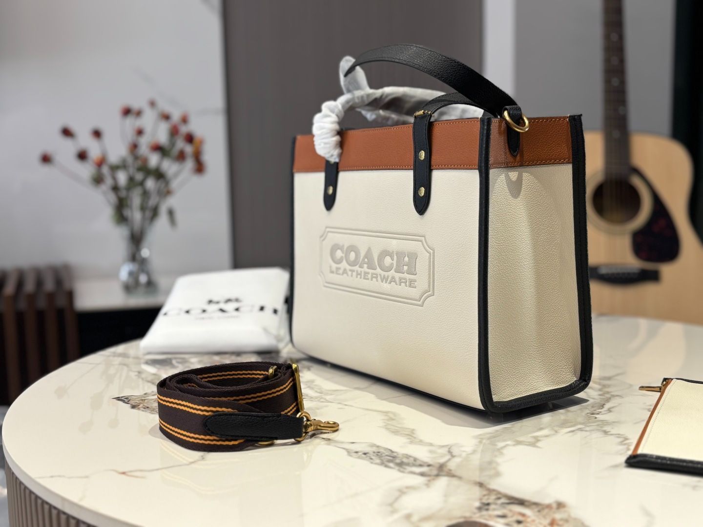 【今日特価】Coach SS22 Field 30cm Tote Bag - コーチ SS22 フィールド 30cm トートバッグ（オリジナルレザー）-WTO輸入2