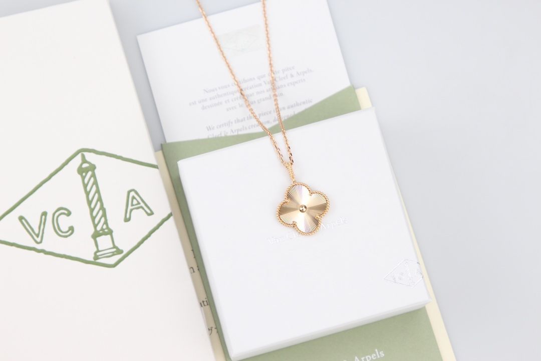 Van Cleef & Arpels 20 新しいスタイル - ローズゴールド CNC 四つ葉のクローバー ラージ セーター チェーン｜本日限定特価｜新品未使用-WTO輸入1