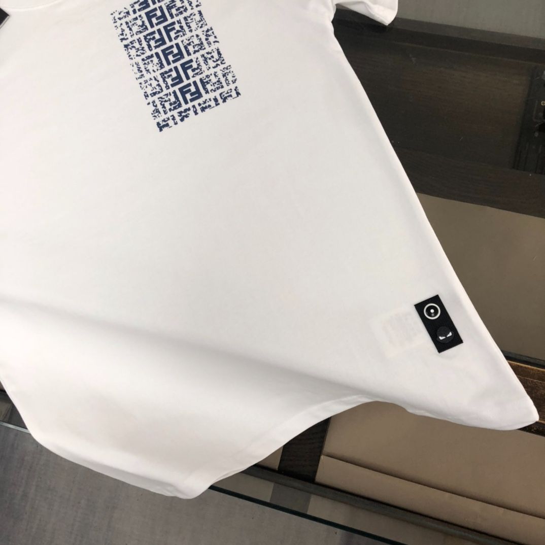 【本日限定特価】FENDI クルーネックTシャツ - 高品質コットンで快適な着心地[本日特価|新品未使用品]-WTO輸入1