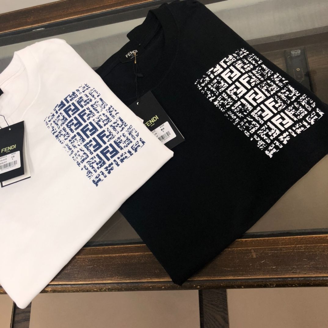 【本日限定特価】FENDI クルーネックTシャツ - 高品質コットンで快適な着心地[本日特価|新品未使用品]-WTO輸入1