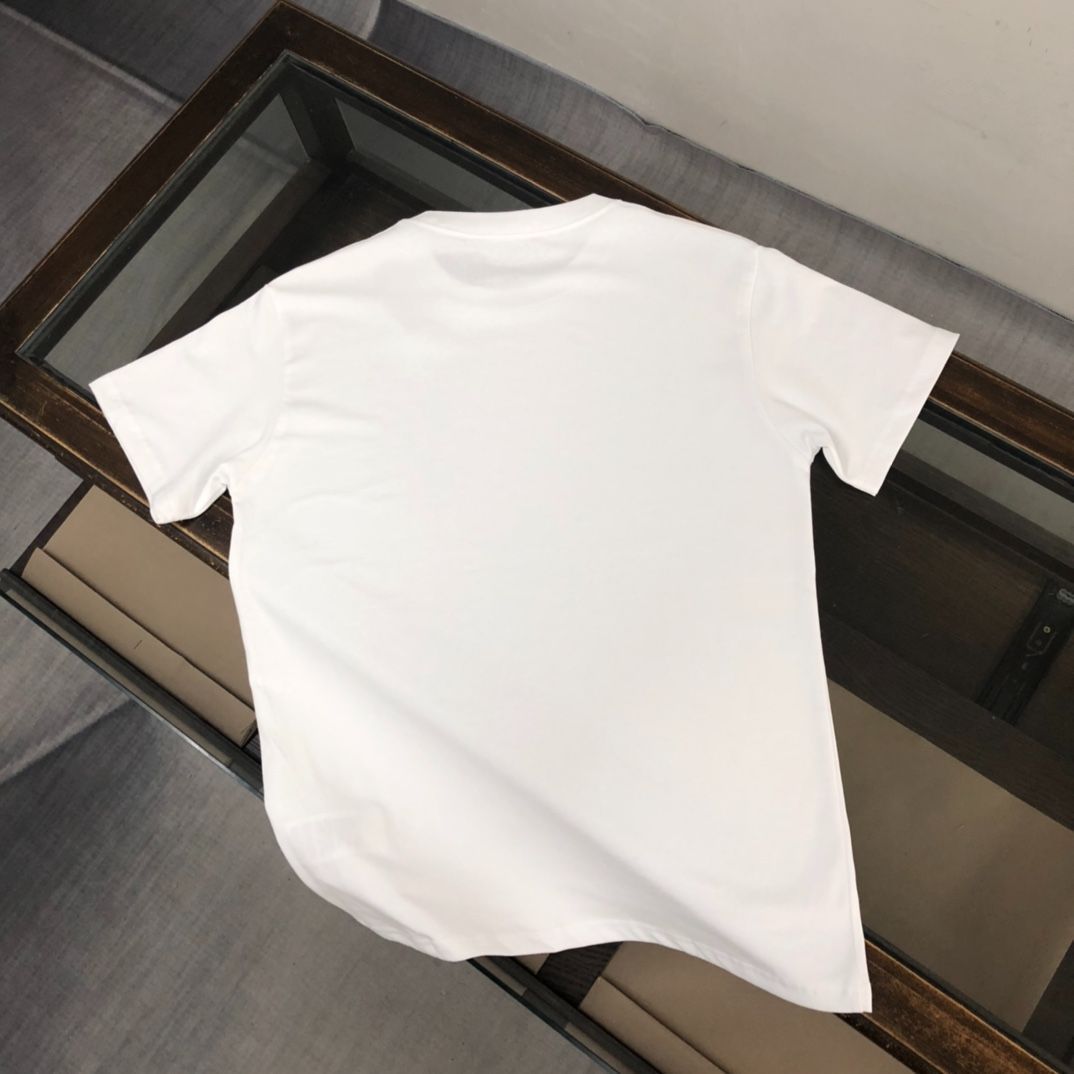 【本日限定特価】FENDI クルーネックTシャツ - 高品質コットンで快適な着心地[本日特価|新品未使用品]-WTO輸入1