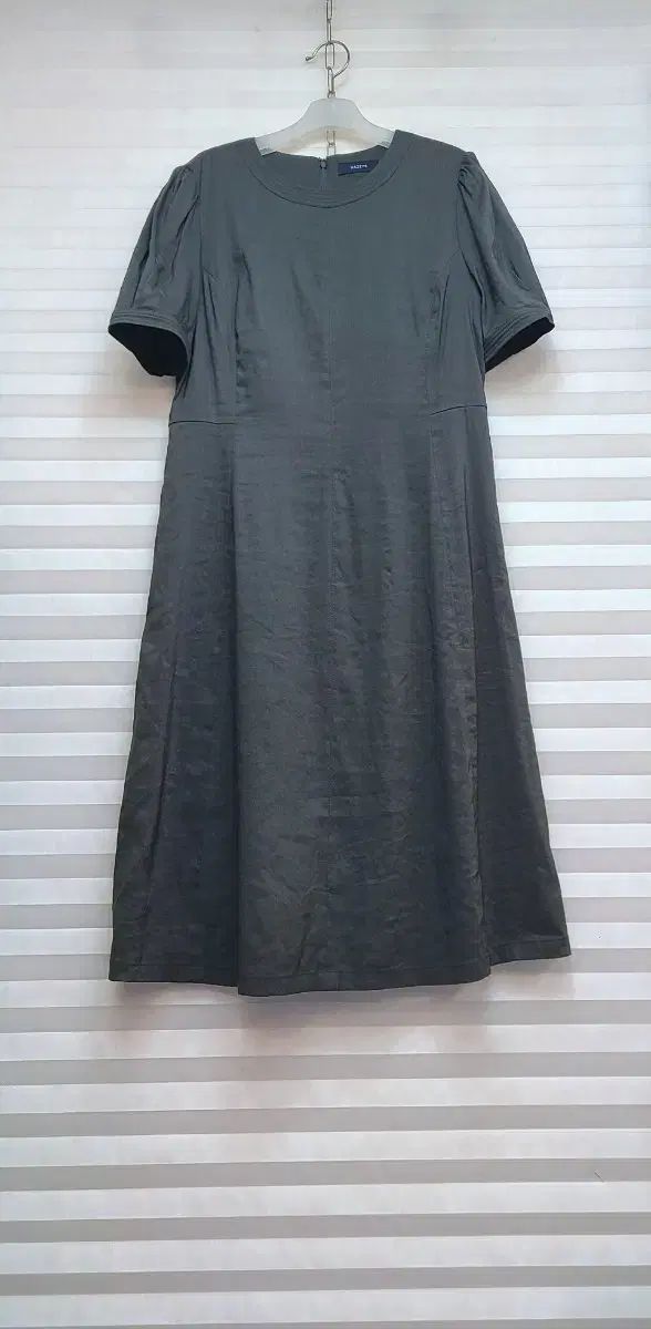 ヘジス> リネン ブレンド ロング丈ワンピース (329千円)