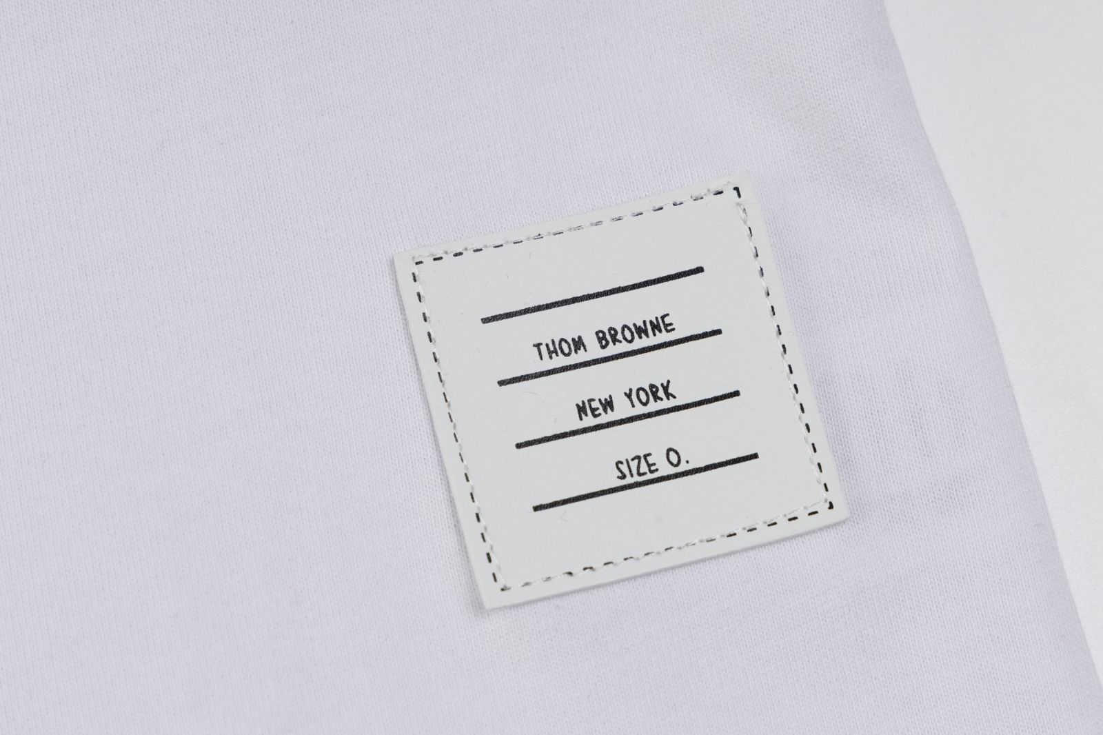【今日特価】THOM BROWNE TB 25ss プレミアム刺繍 T シャツ