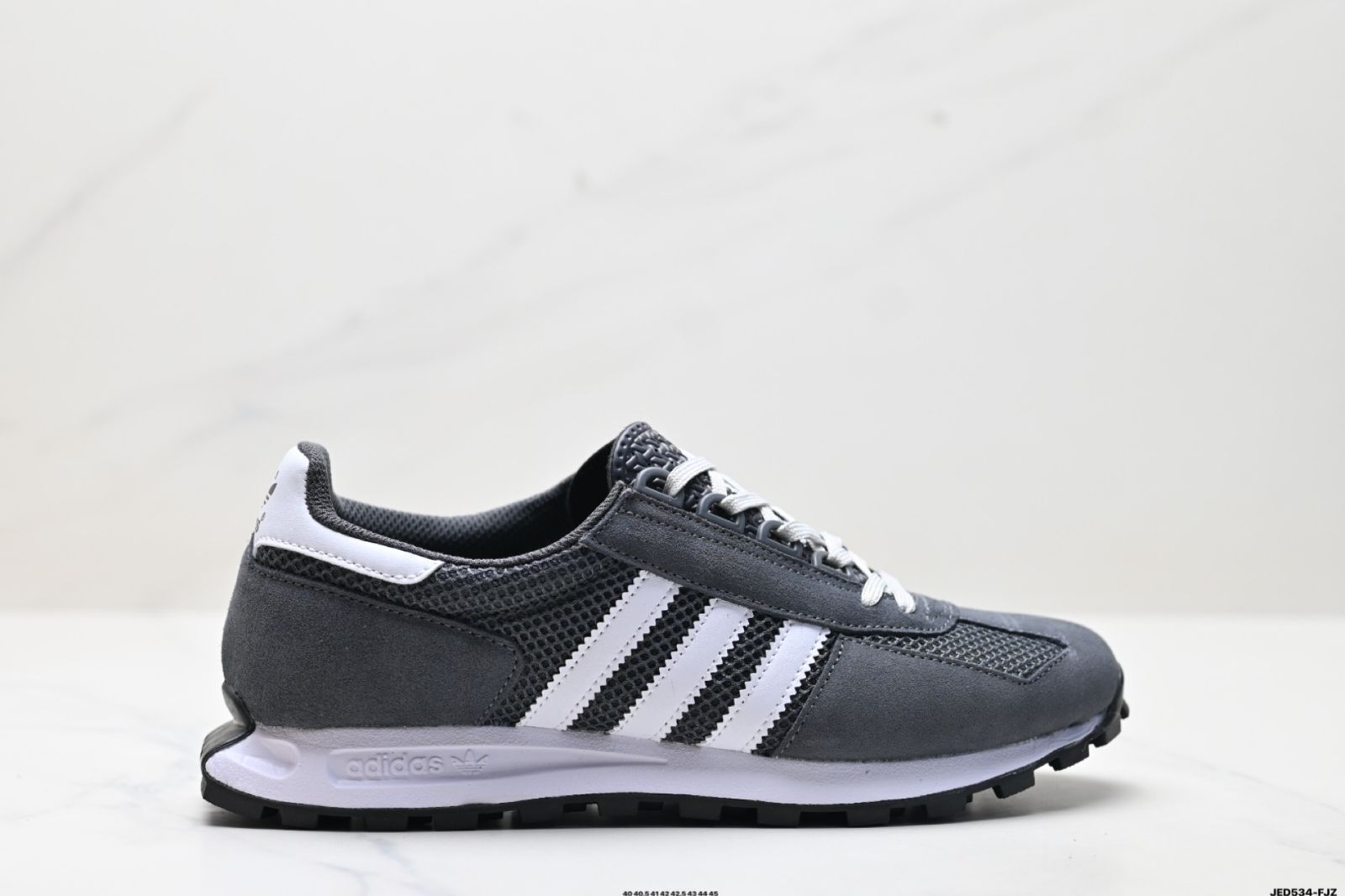 アディダス Adidas RETROPY E5 クラシックスニーカー