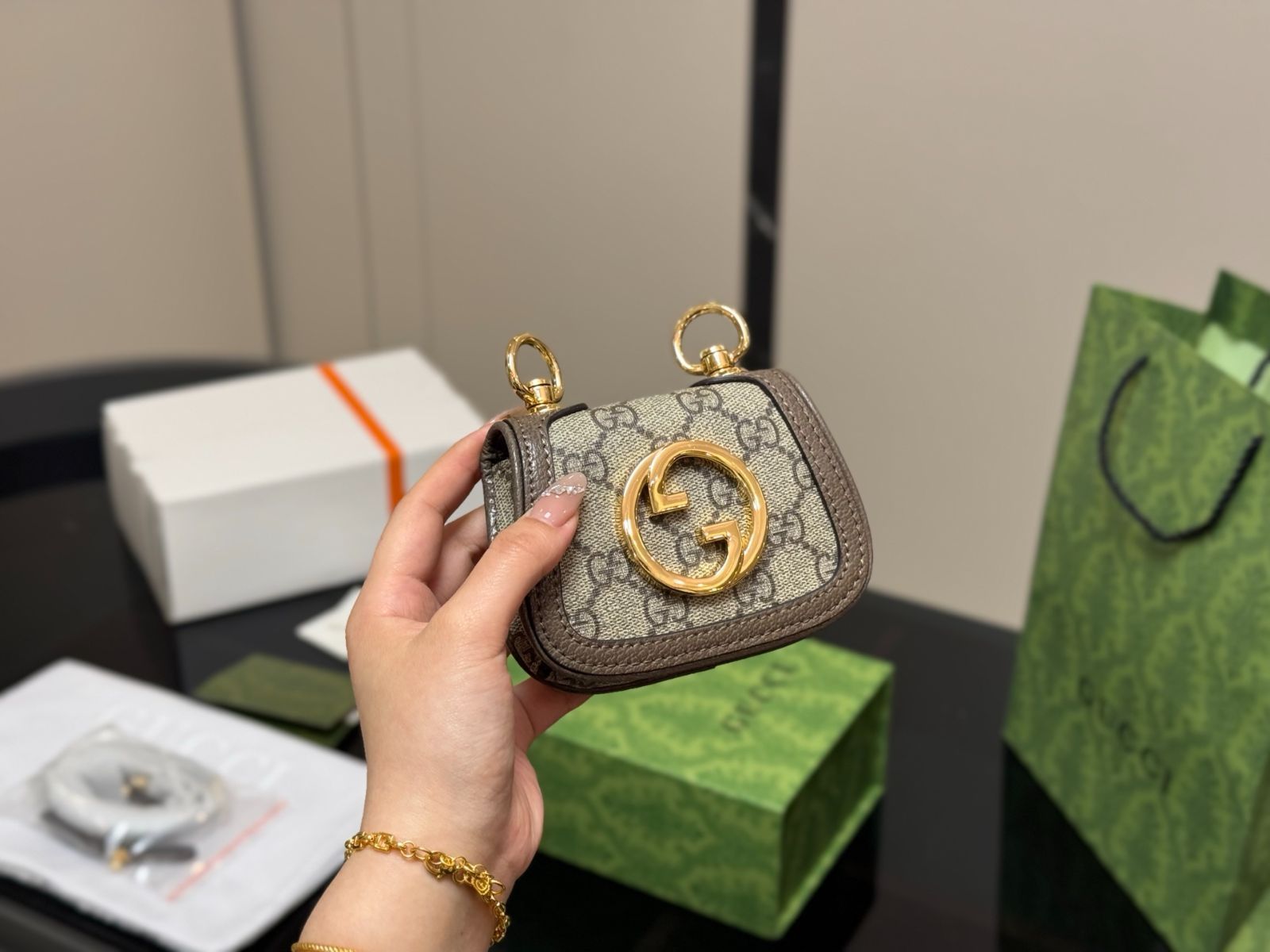 【今日特価】Gucci Blondie ショルダーバッグ（12.9cm）