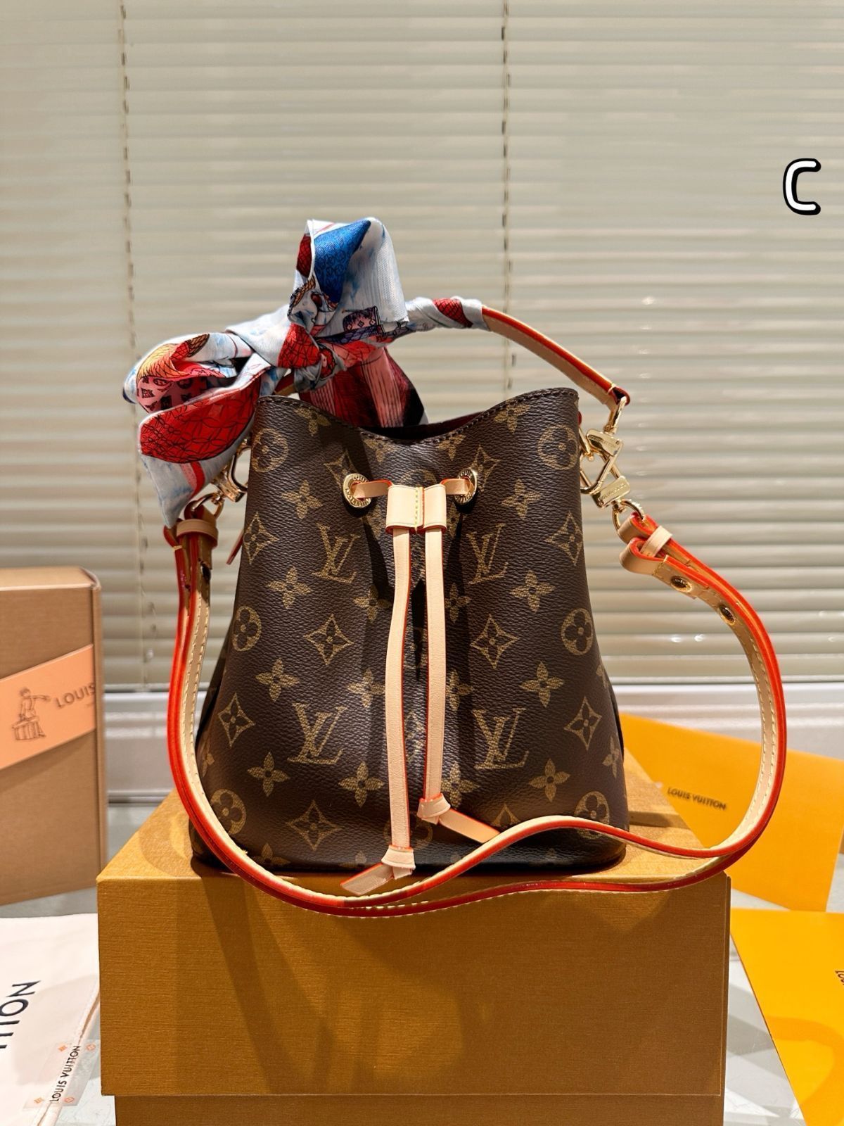 【今日特価】Louis Vuitton NEONOE バケットバッグ（M44022）
