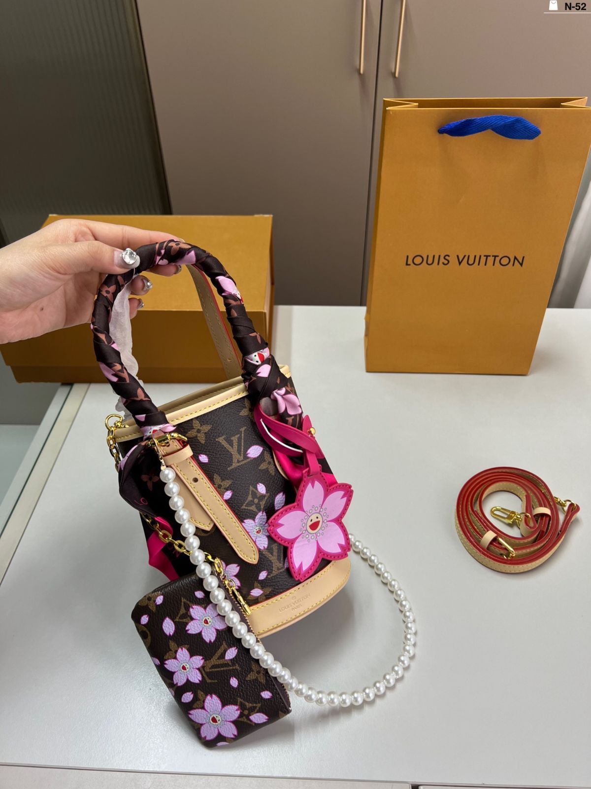 LOUIS VUITTON × 村上隆 サクラ バケットバッグ ? 13×17cm [本日特価|新品未使用品]