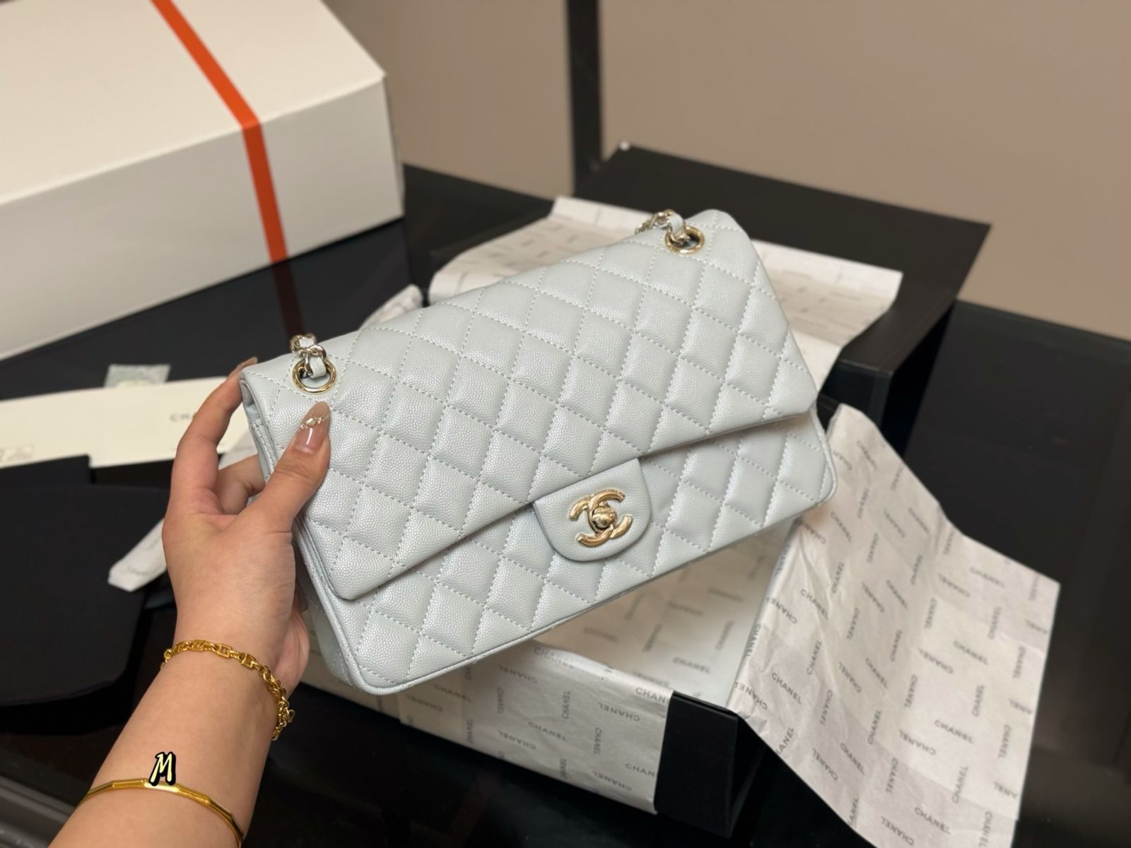 【今日特価】Chanel CF カムリア バッグ（サイズ：25cm）