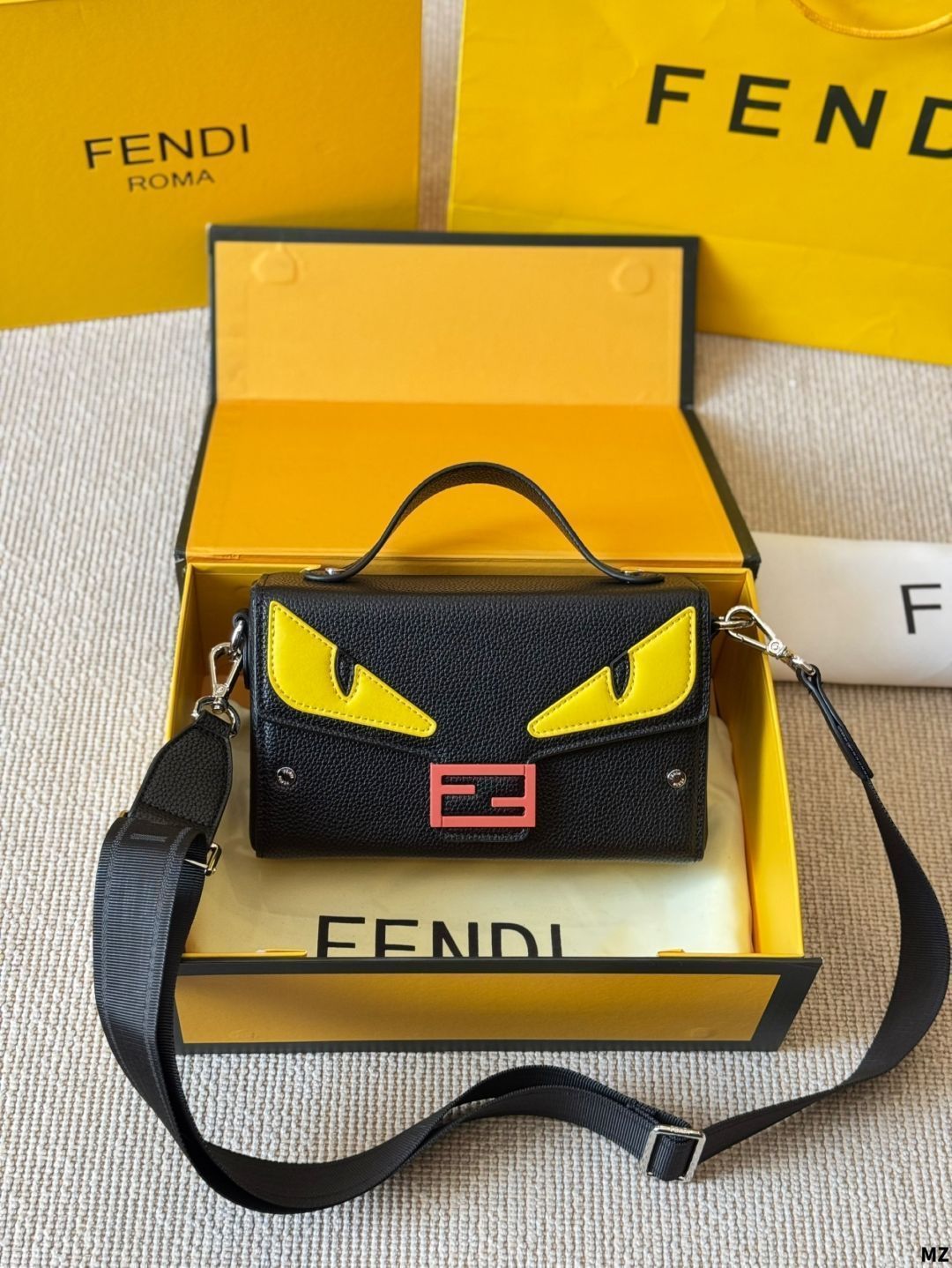 【今日特価】Fendi Fendi Eyes Monster Square Bag - フェンディ フェンディアイズ モンスター スクエアバッグ?カジュアルな四角デザイン、春らしいワームカラー老花?送料無料