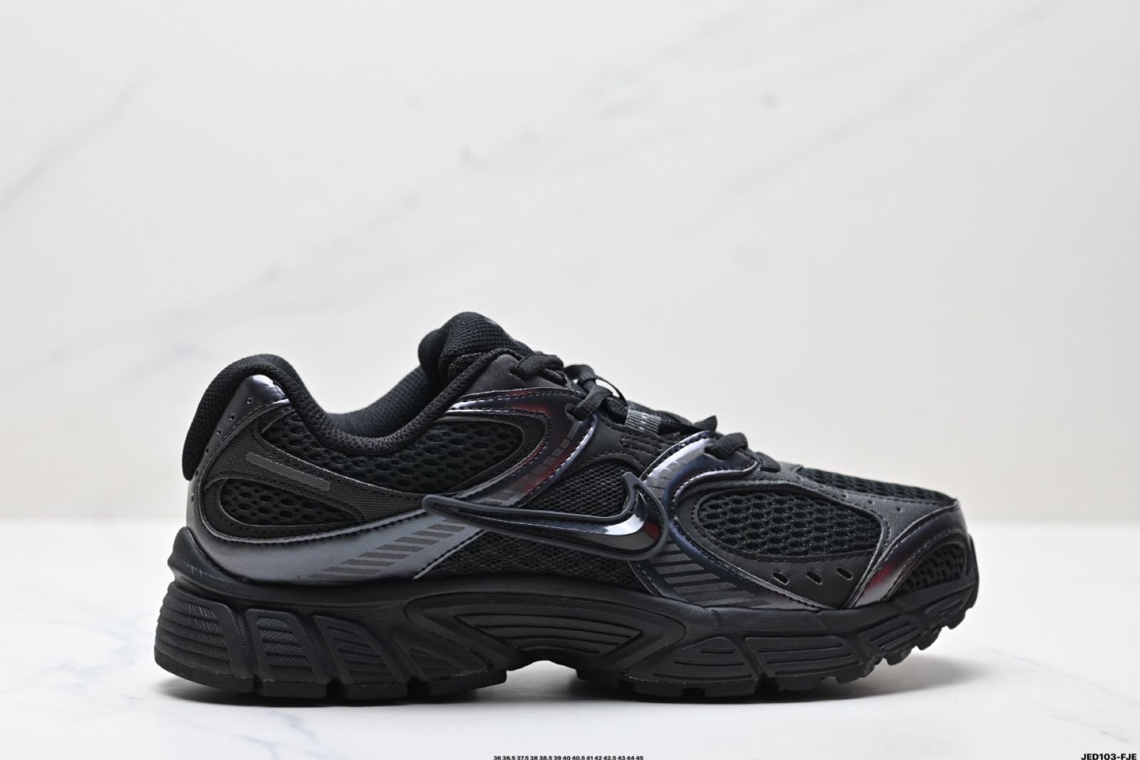 Nike V5 RNR、ナイキ 快適でユニバーサルな滑り止め性能があり、摩耗に強いロートップカジュアルシューズ。