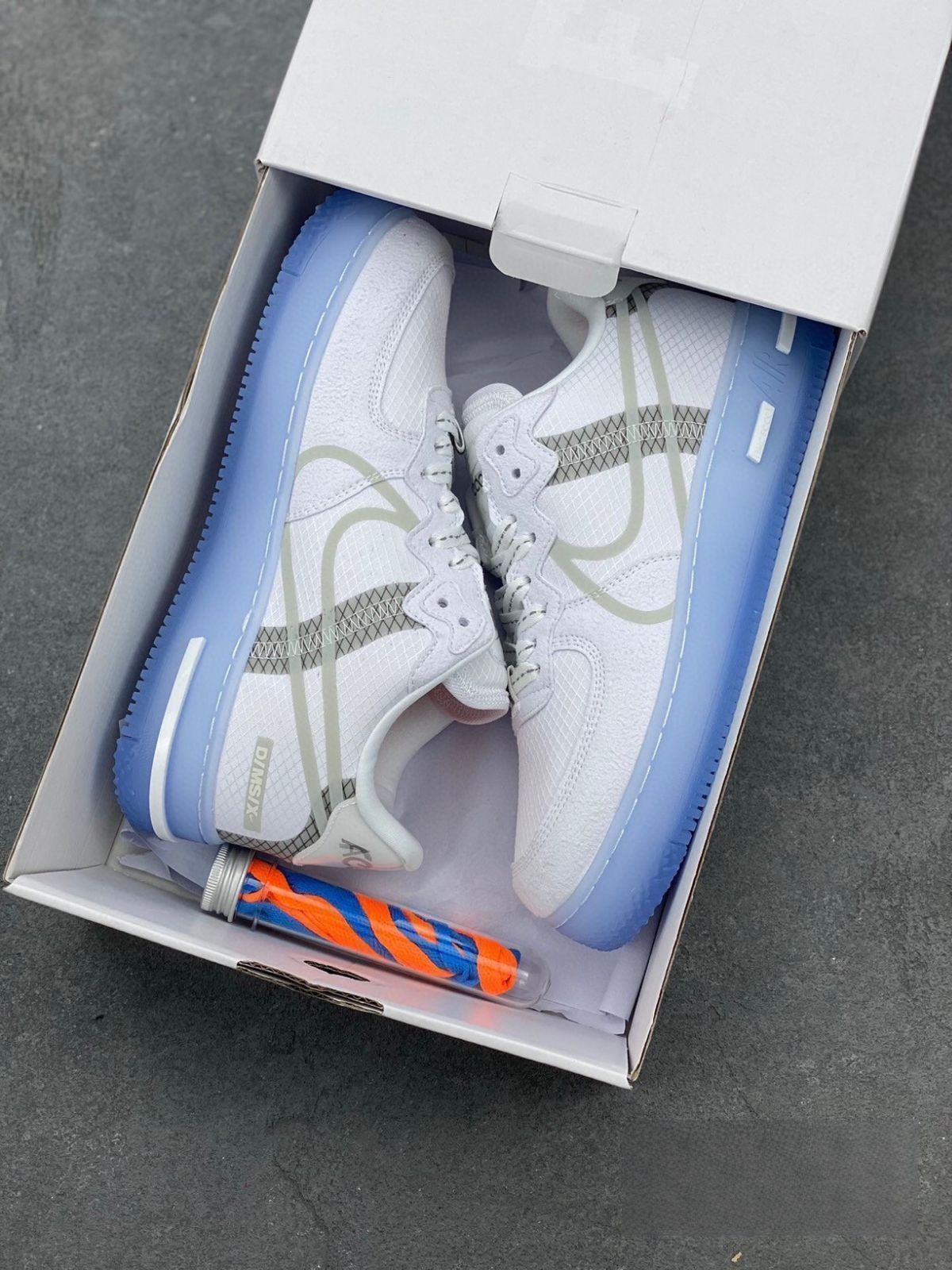 お値下げしました??即購入新品箱付?? ナイキ NIKE AIR FORCE 1 REACT 