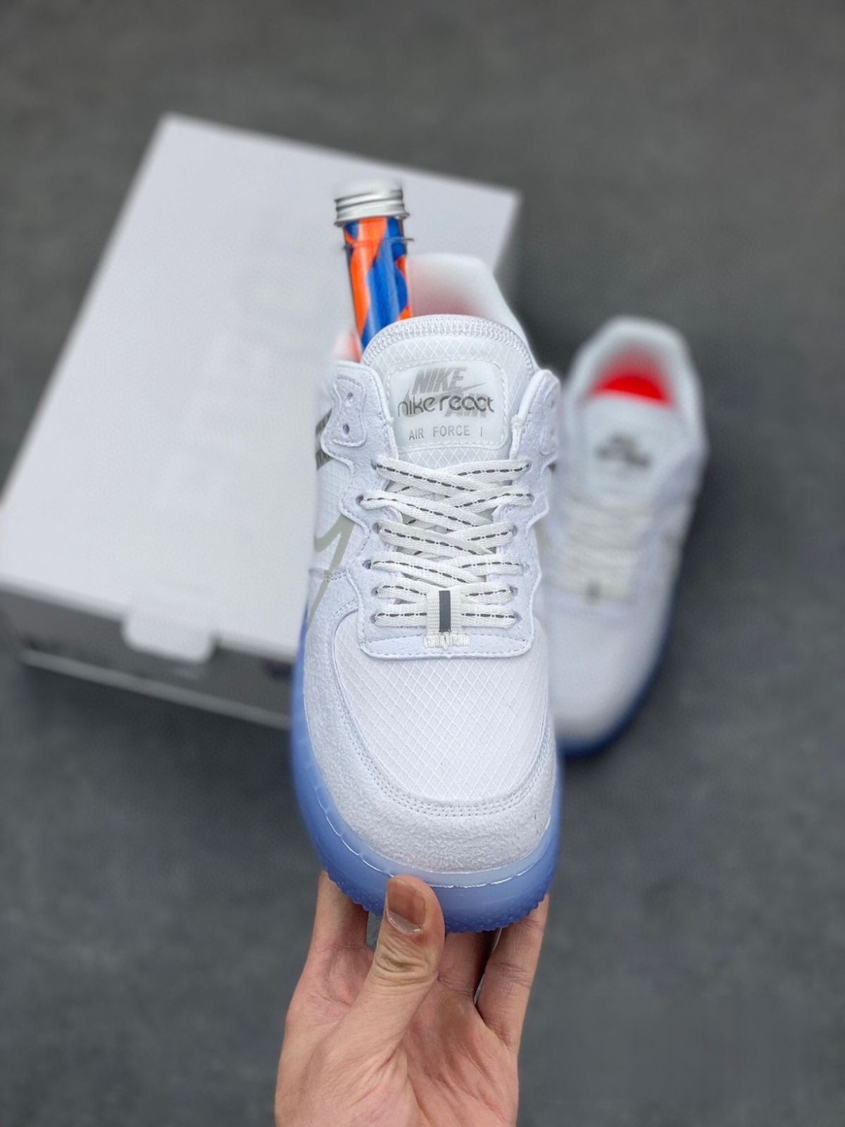 お値下げしました??即購入新品箱付?? ナイキ NIKE AIR FORCE 1 REACT 