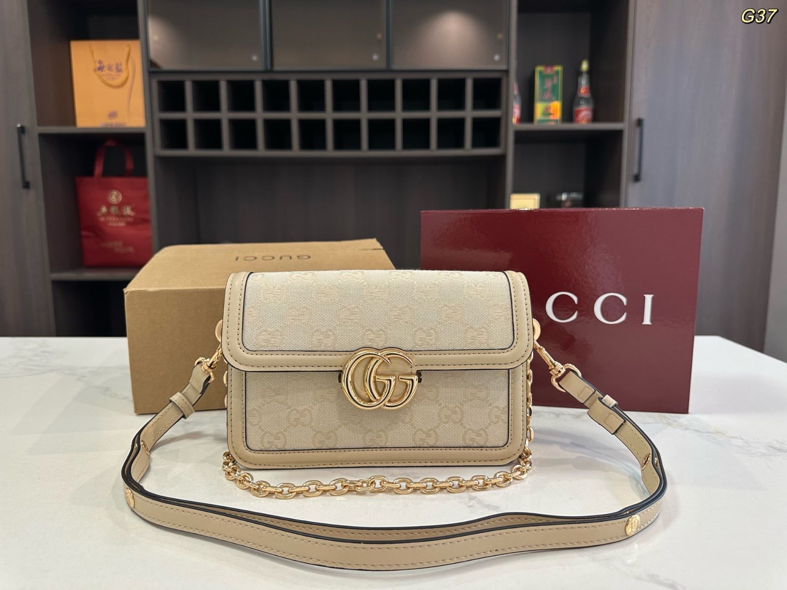 GUCCI GGマーモント スクエアミニバッグ 2025SS ? 22×15cm [本日特価|新品未使用品]-WT0輸入