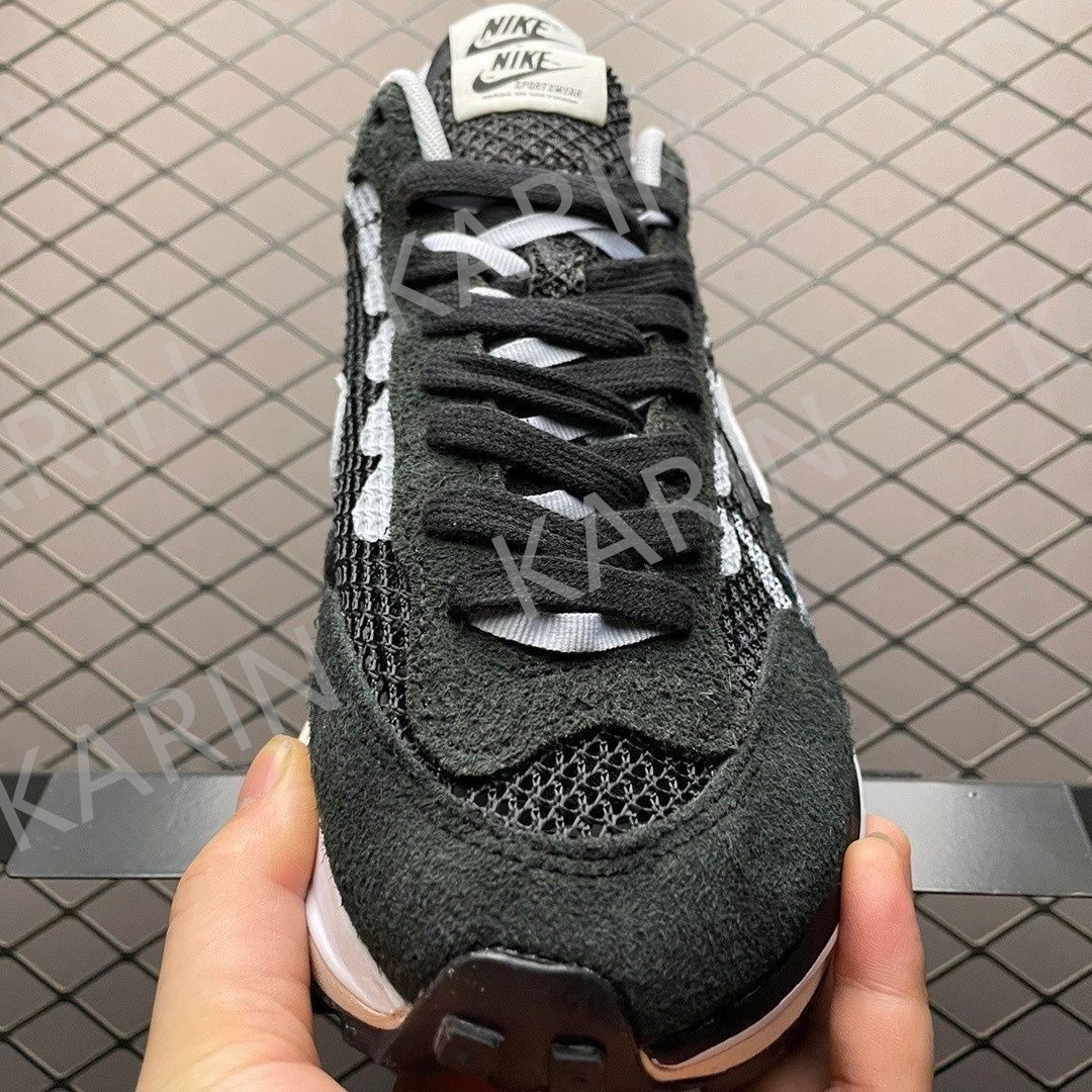 Nike サカイ × ナイキ ヴェイパー ワッフル ブラックアンドホワイト