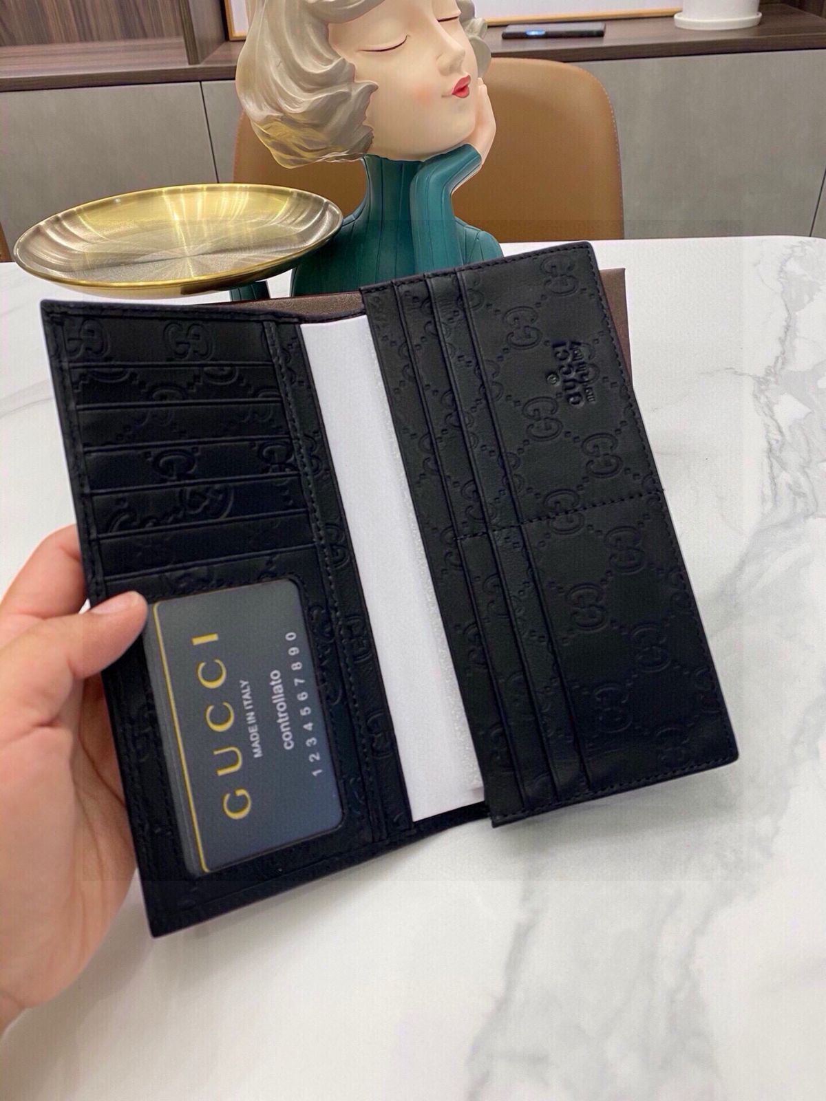 今日特価】Gucci 8818 メンズウォレット, 高級レザー使用, 実用的で
