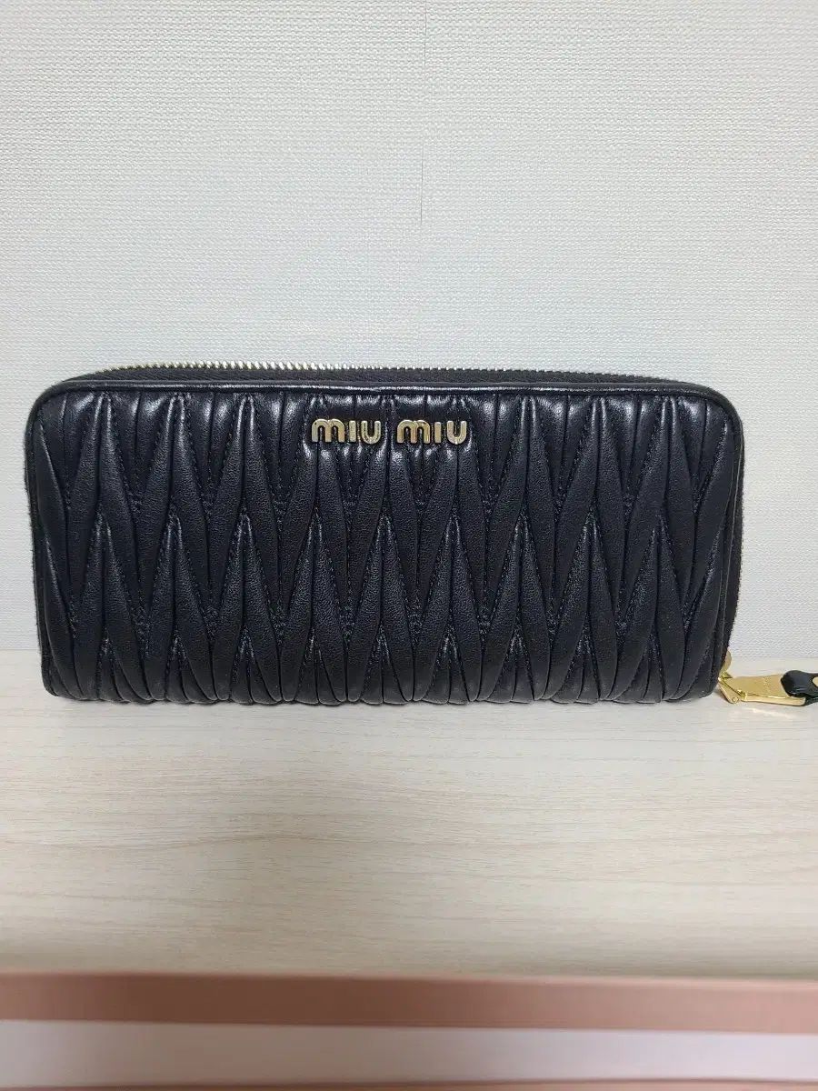 5ML506 MIU MIU マトラッセ 財布