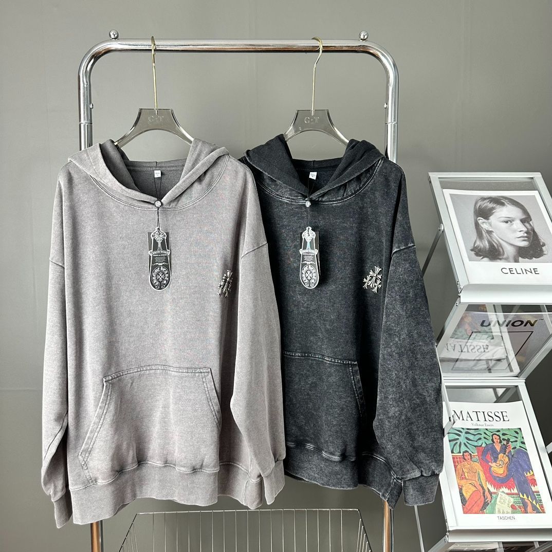 クローム・ハーツ（Chrome Hearts） 2024 年初秋の新モデル 水洗い仕上げのアンティーク風雪の十字架入り水洗いフード付きパルオーバーセーター