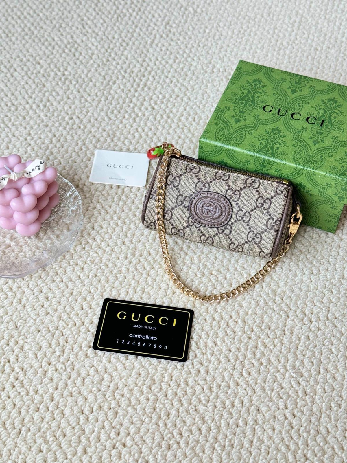 【今日特価】GUCCI 新作 レディース ベージュ/エボニー キャンバス ストロベリージップコインケース！[本日特価|新品未使用品]