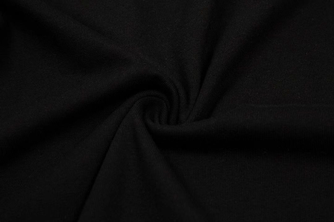 【今日特価】Burberry 発泡ロゴ T シャツ 【今日特価】Burberry 発泡ロゴ T シャツ