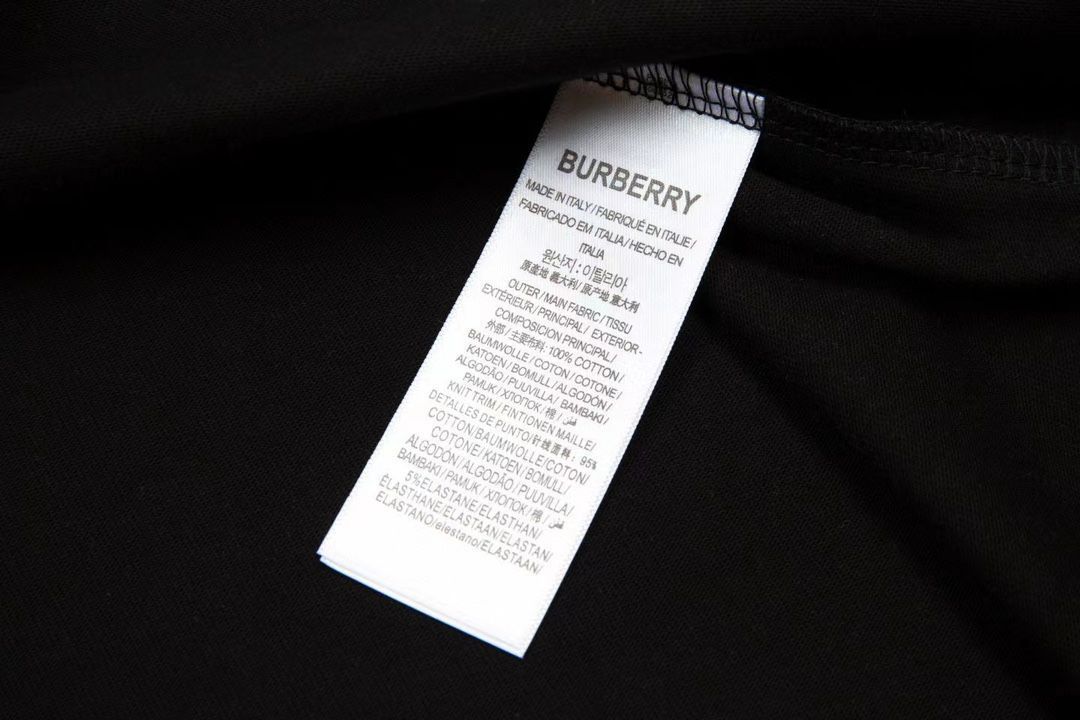 【今日特価】Burberry 発泡ロゴ T シャツ 【今日特価】Burberry 発泡ロゴ T シャツ