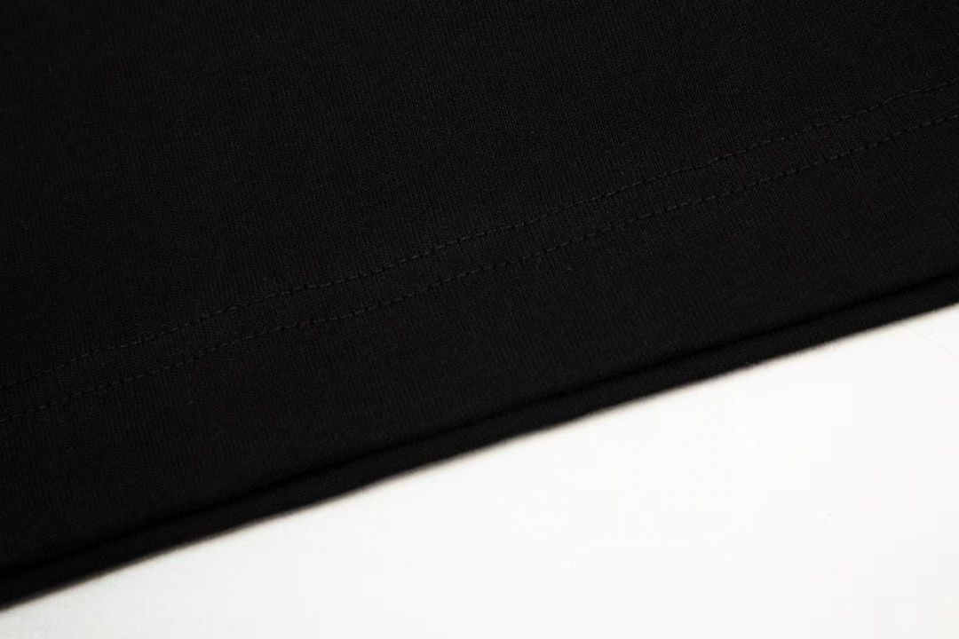 【今日特価】Burberry 発泡ロゴ T シャツ 【今日特価】Burberry 発泡ロゴ T シャツ