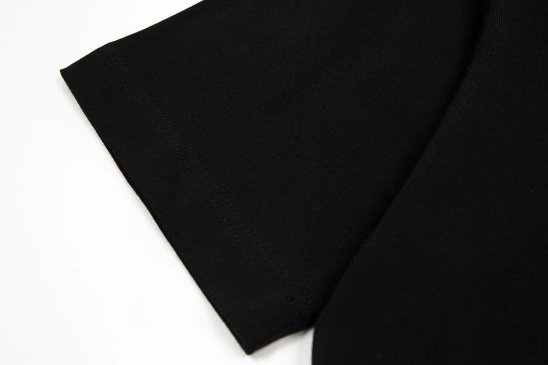 【今日特価】Burberry 発泡ロゴ T シャツ 【今日特価】Burberry 発泡ロゴ T シャツ