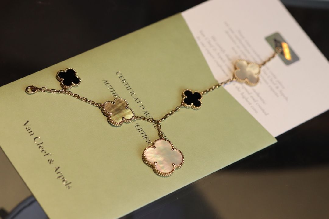 [Van Cleef & Arpels] マジック アルハンブラ 5連ブレスレット | ヴァン クリーフ & アーペル レディースジュエリー｜本日限定特価｜新品未使用-MM輸入