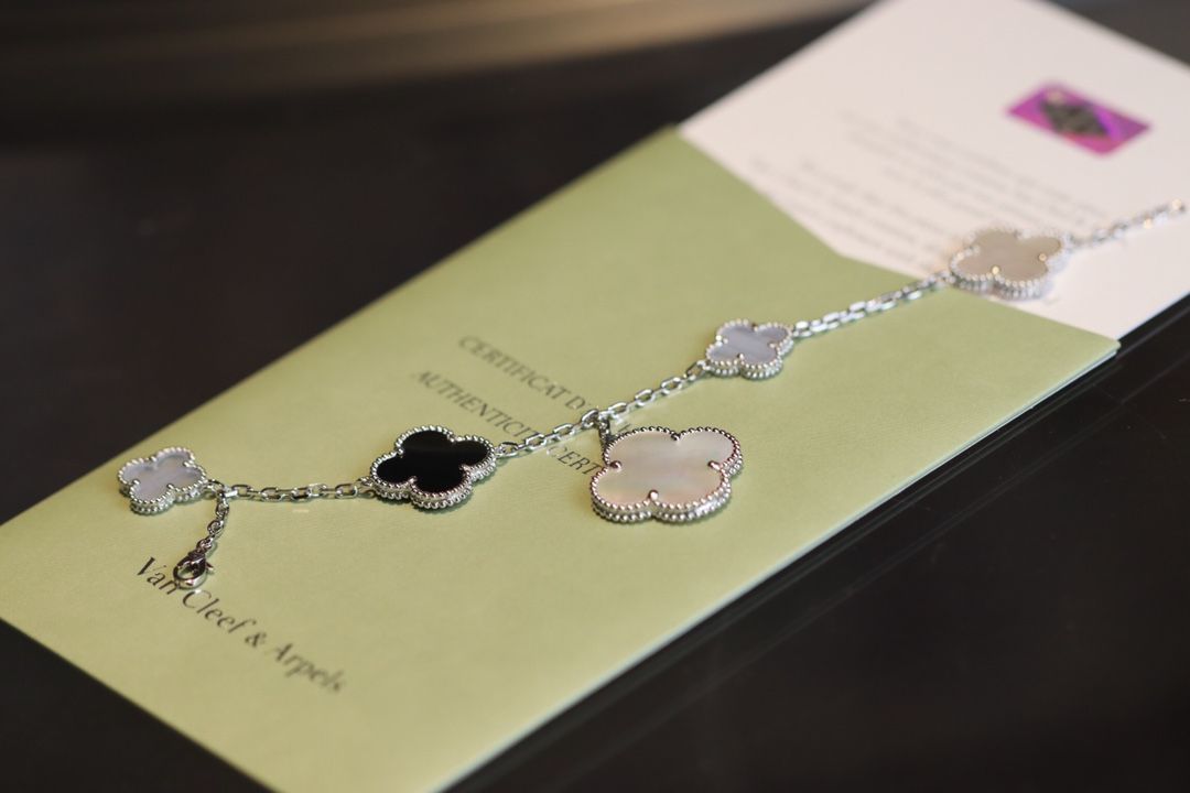 [Van Cleef & Arpels] マジック アルハンブラ 5連ブレスレット | ヴァン クリーフ & アーペル レディースジュエリー｜本日限定特価｜新品未使用-MM輸入