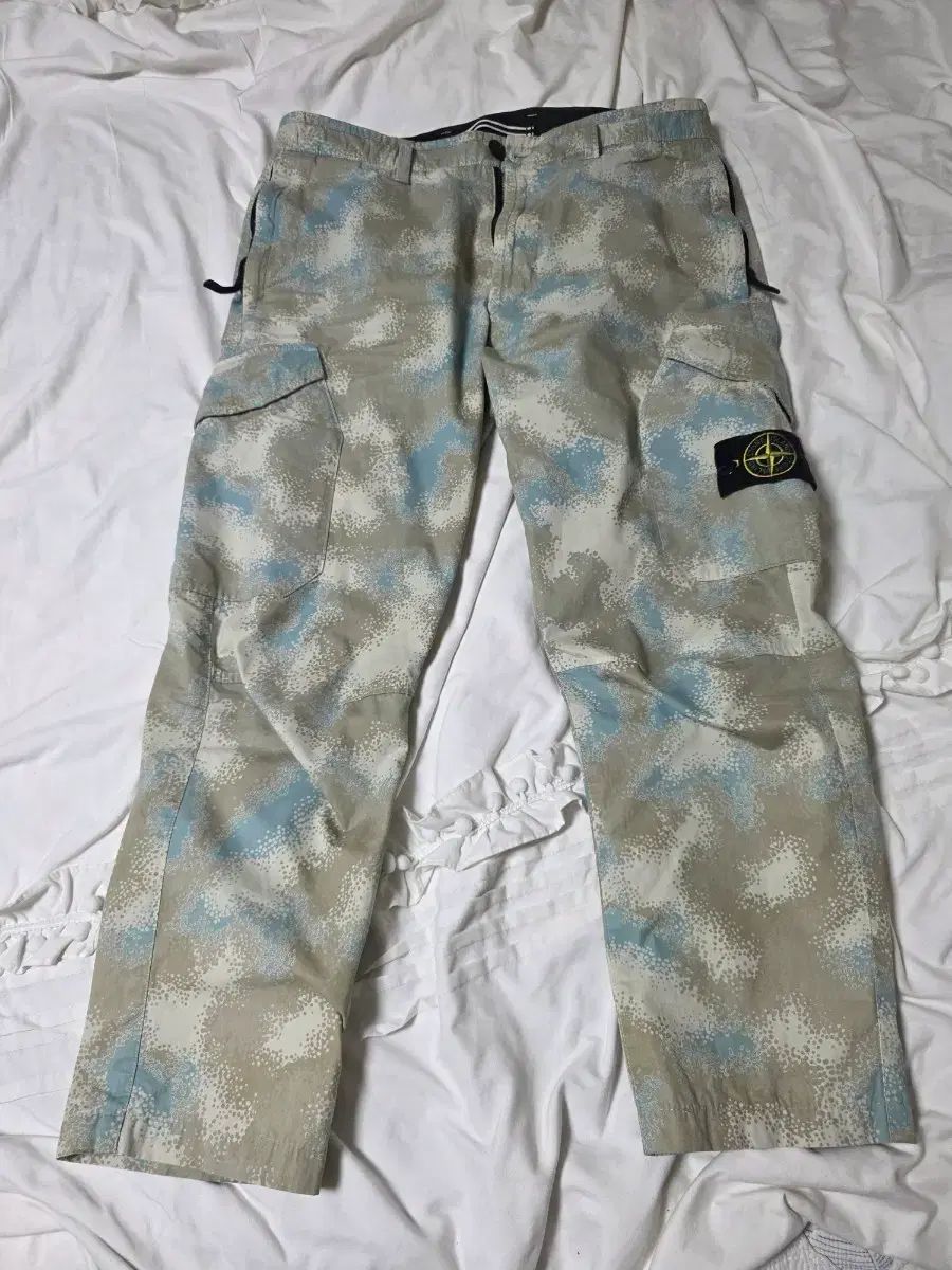 STONE ISLAND カーゴ ズボン パータン (W32)