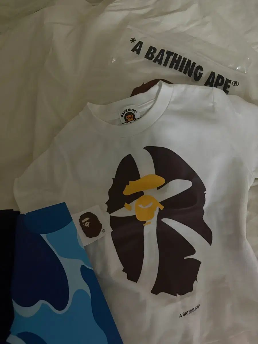 A BATHING APE アベイシングエイプ キッズ 半袖 Tシャツ 白 (成人