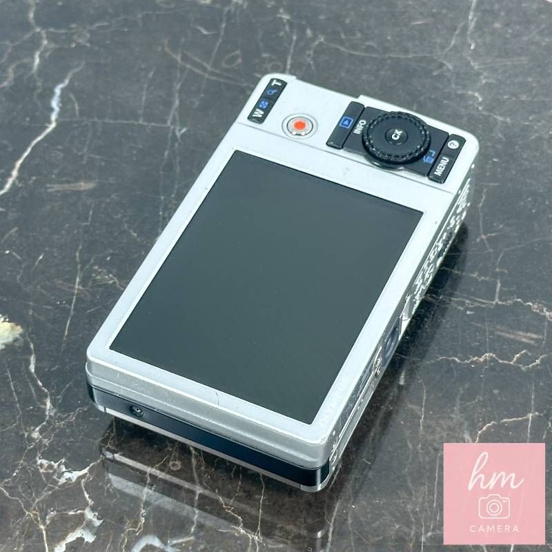 OLYMPUS μ-7040 チタニウムシルバー 1400万画素 光学7倍ズーム 広角