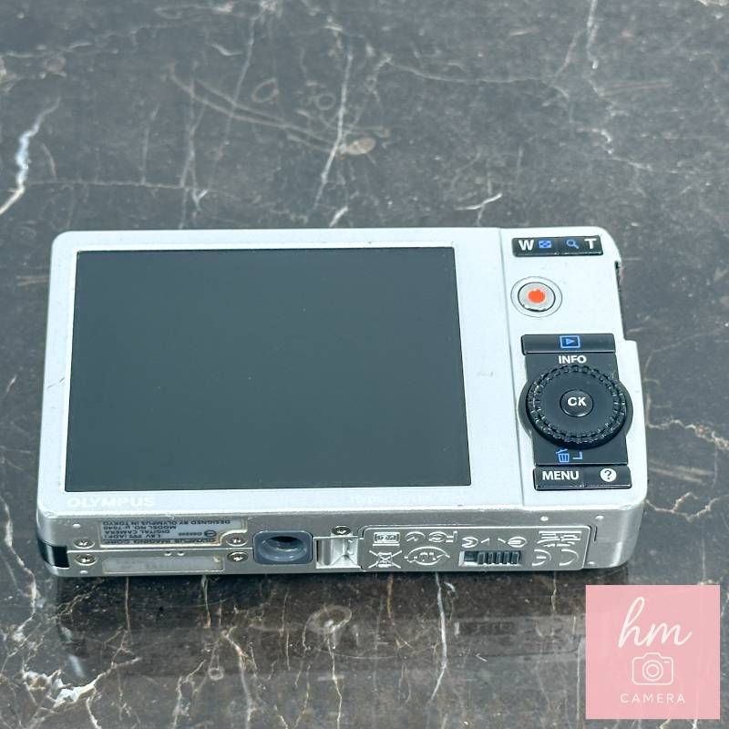 OLYMPUS μ-7040 チタニウムシルバー 1400万画素 光学7倍ズーム 広角