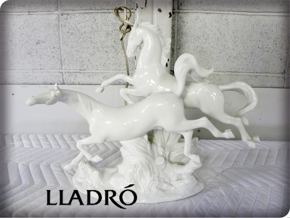 【極美品・完売品】リヤドロ　駆ける馬 LLADRO LIADRO Lladró □美品□LLADRO/リヤドロ□駆ける馬 (White)□磁器□クラシック