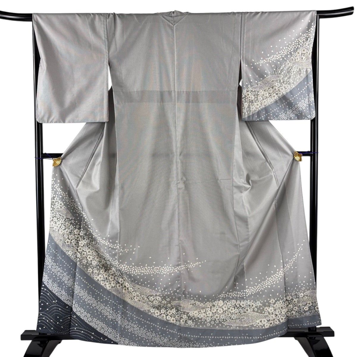 付下げ 身丈161.5cm 裄丈66cm M 単衣 紬地 桜 花びら 絞り 灰色 正絹 名品 【中古】