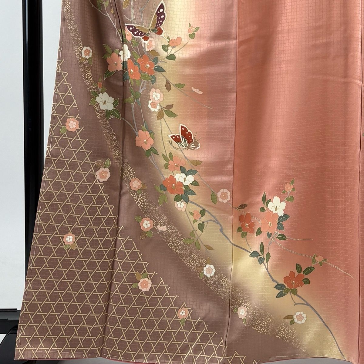 超美品　正絹　訪問着　現代　着物　160裄66 ベージュ　ピンク　水色　黄緑　金 美品】 訪問着 身丈164.5cm 裄丈66cm M 袷 蝶 椿 金彩 染め分け ピンク