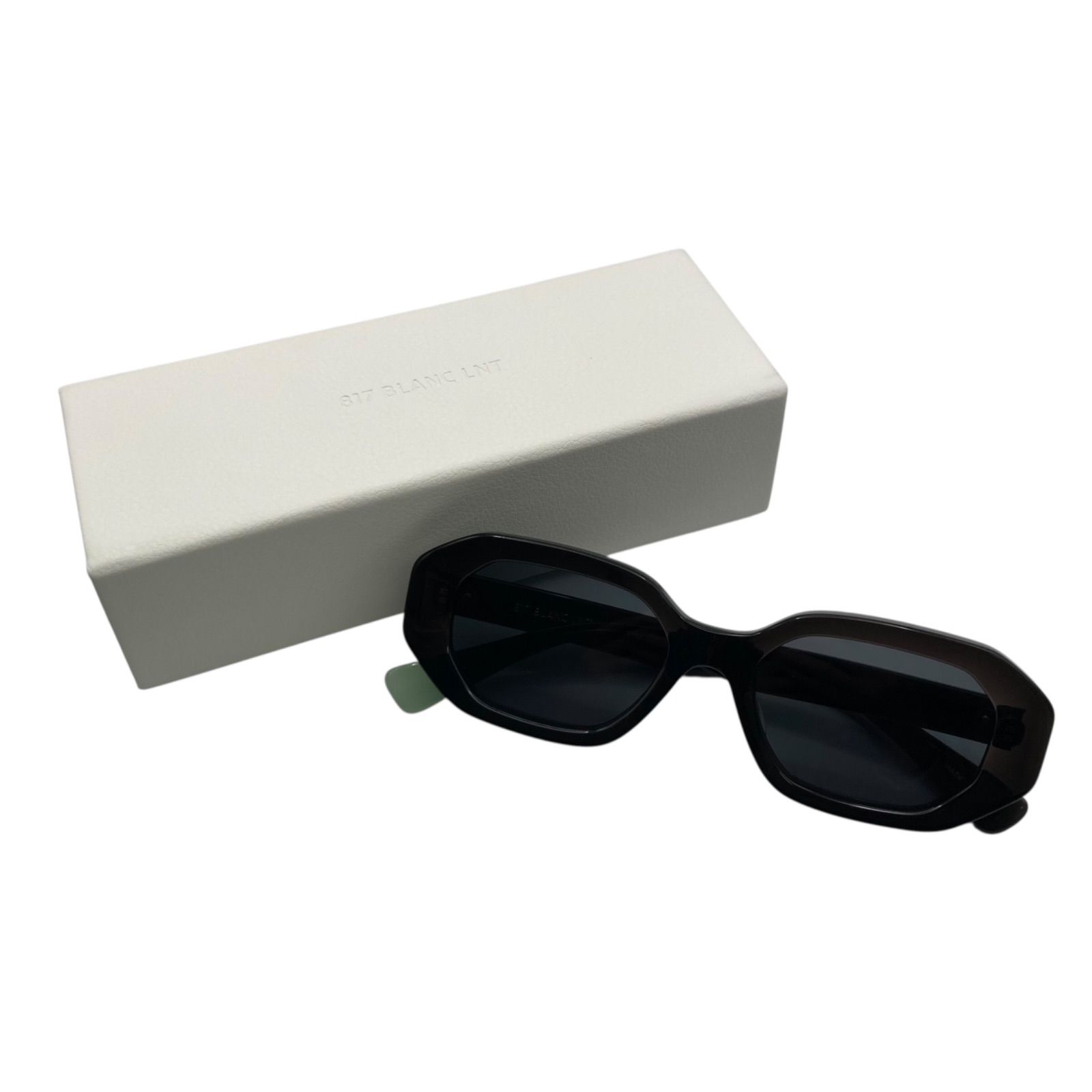 付属品完備】【紫外線透過率 99% 以上カットレンズ】817 BLANC LNT