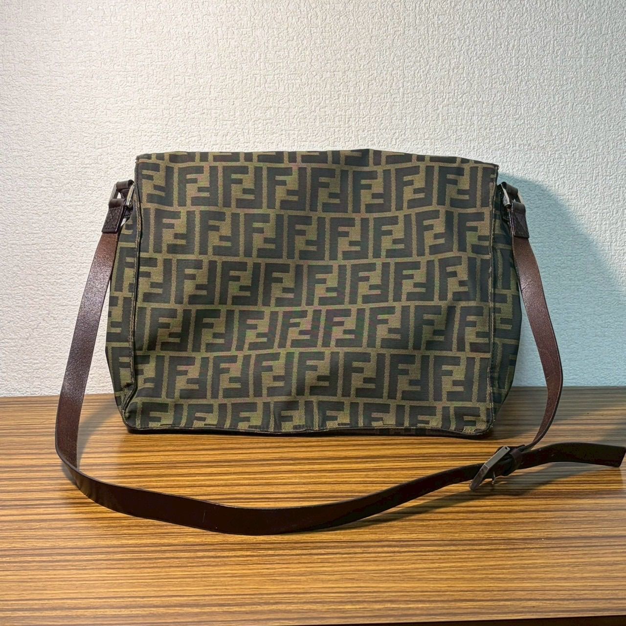 FENDI ズッカ柄　FFロゴ　ショルダーバッグ　ヴィンテージ 人気/ヴィンテージ】FENDI ズッカ柄 メッセンジャー ショルダーバッグ