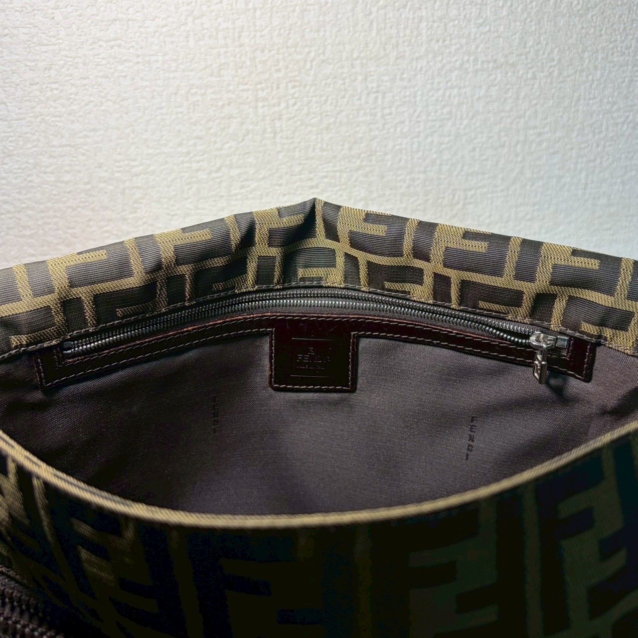 人気/ヴィンテージ】FENDI ズッカ柄 メッセンジャー ショルダーバッグ