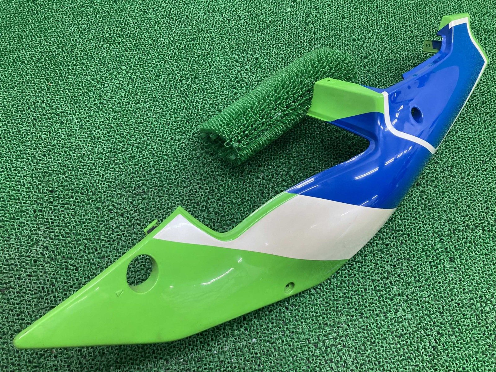 ZXR250 シートカウル 左 白/緑 36001-1411 カワサキ 純正 中古 ZX250A 修復素材に fE