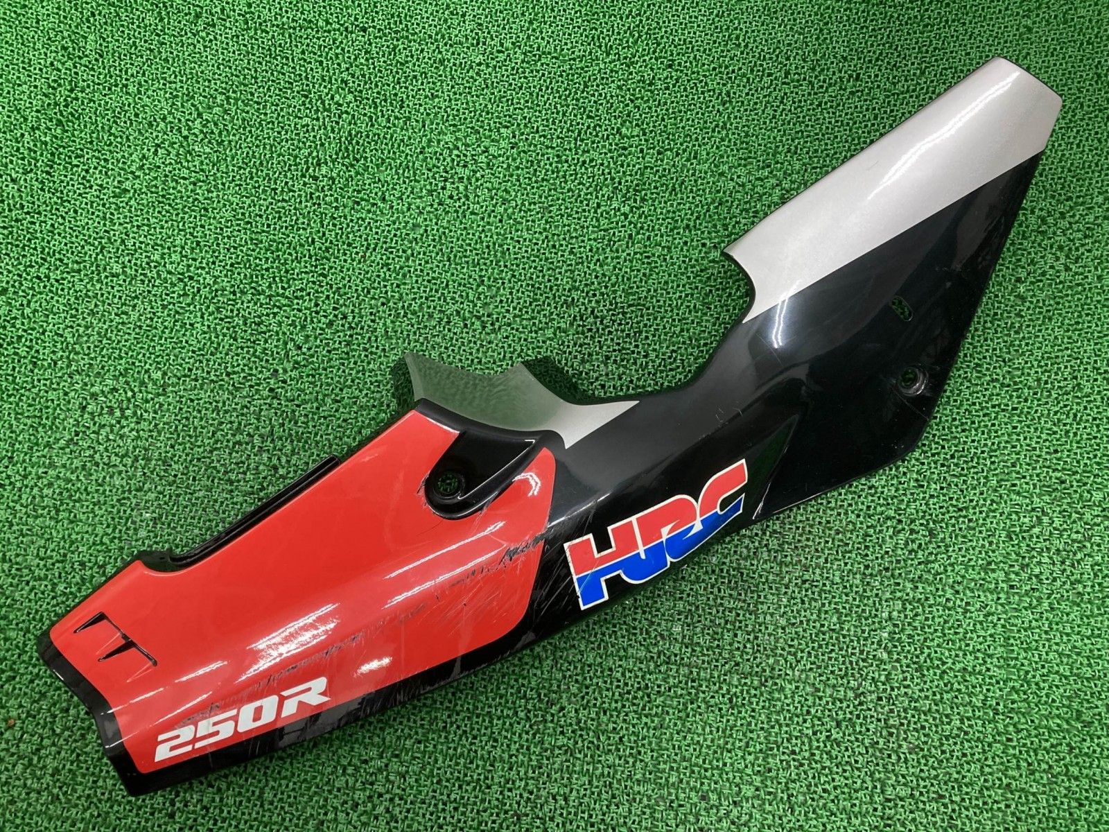 NSR250R シートカウル 右 黒/赤/銀 KV3 ホンダ 純正 中古 MC18 89年モデル Fw