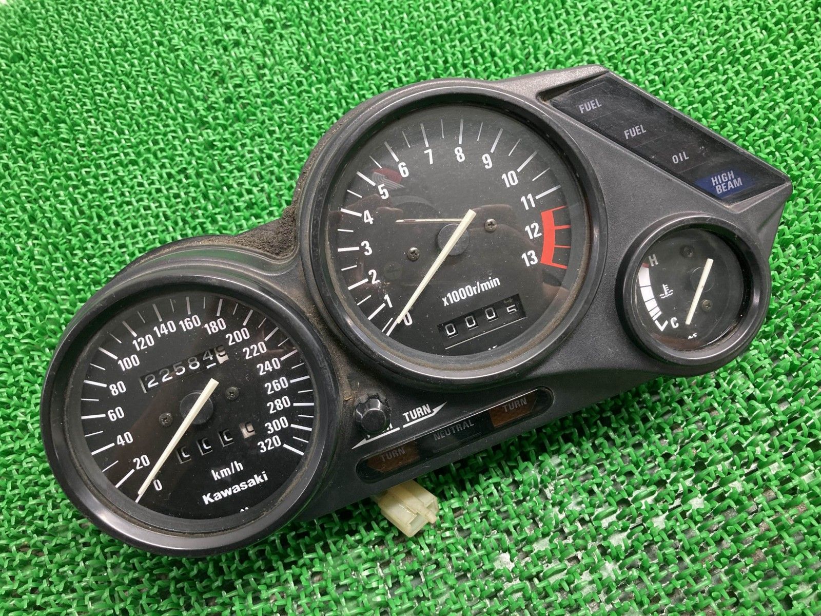 ZZ-R1100 メーター カワサキ 純正 中古 ZX1100C ZXT10C ZZR1100C スピードメーター yE