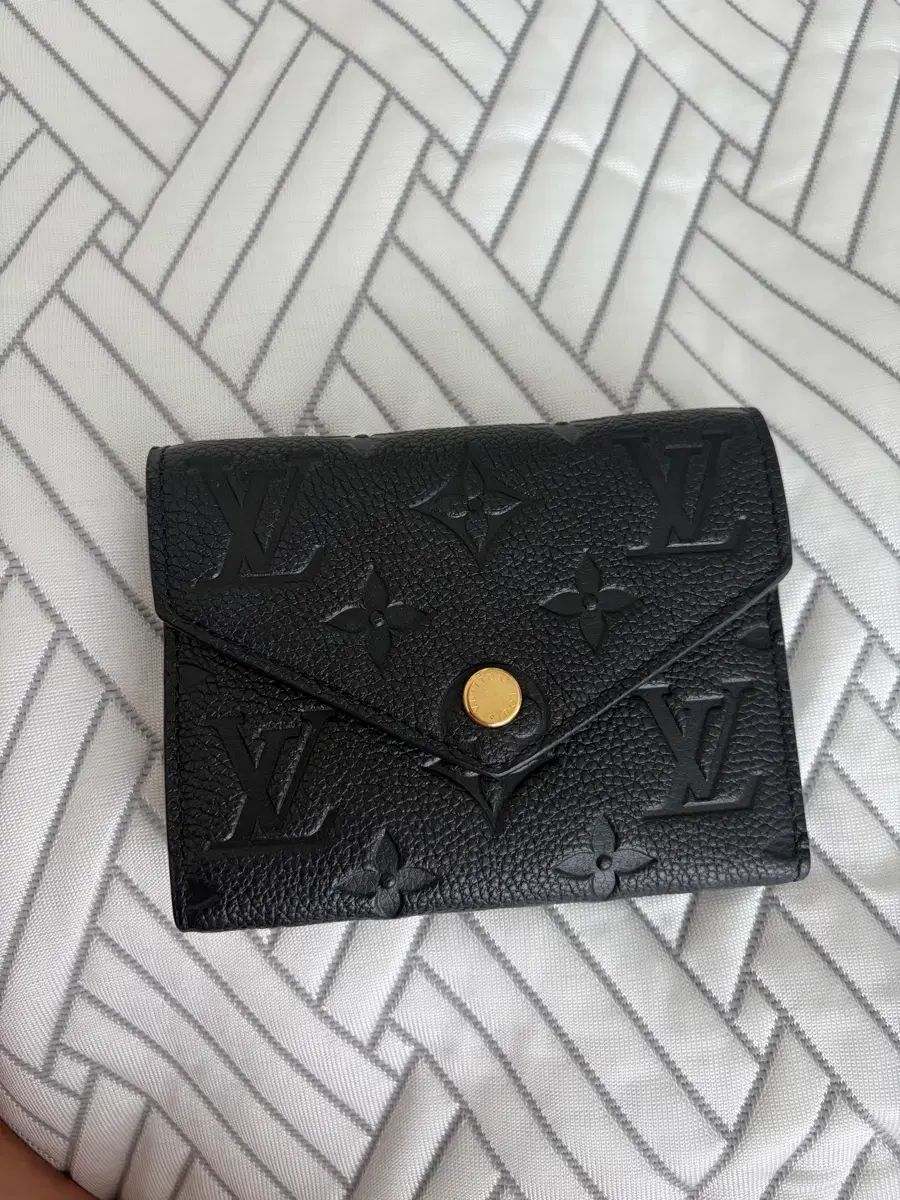 ルイヴィトン ビクトリン ウォレット 財布 ほぼ新品