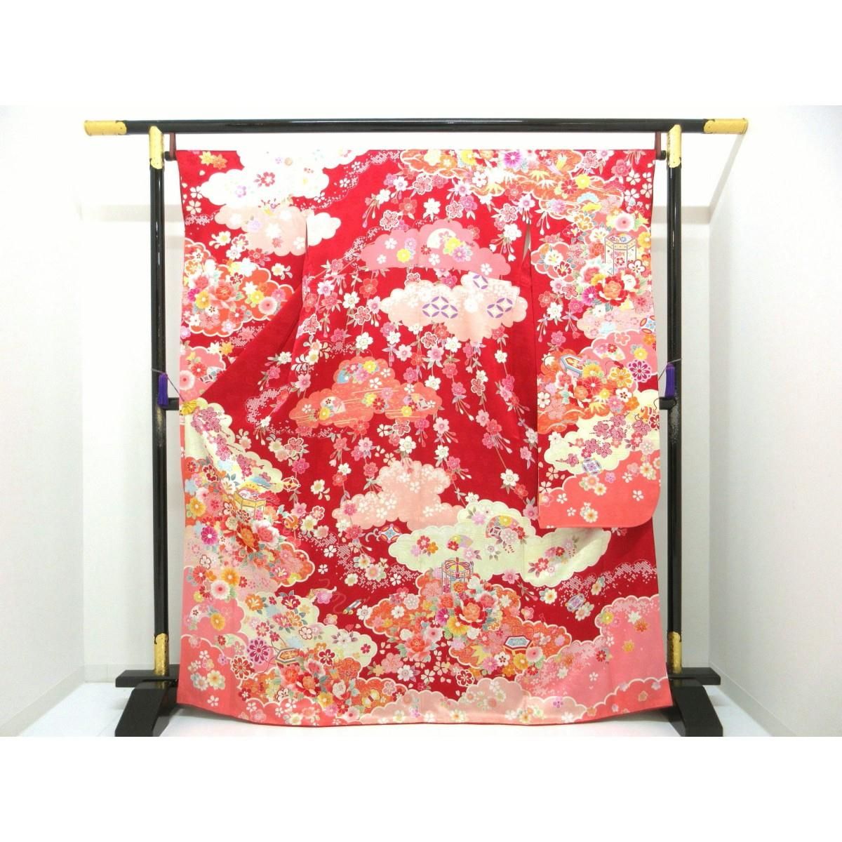 振袖　友禅金彩加工　刺繍入り