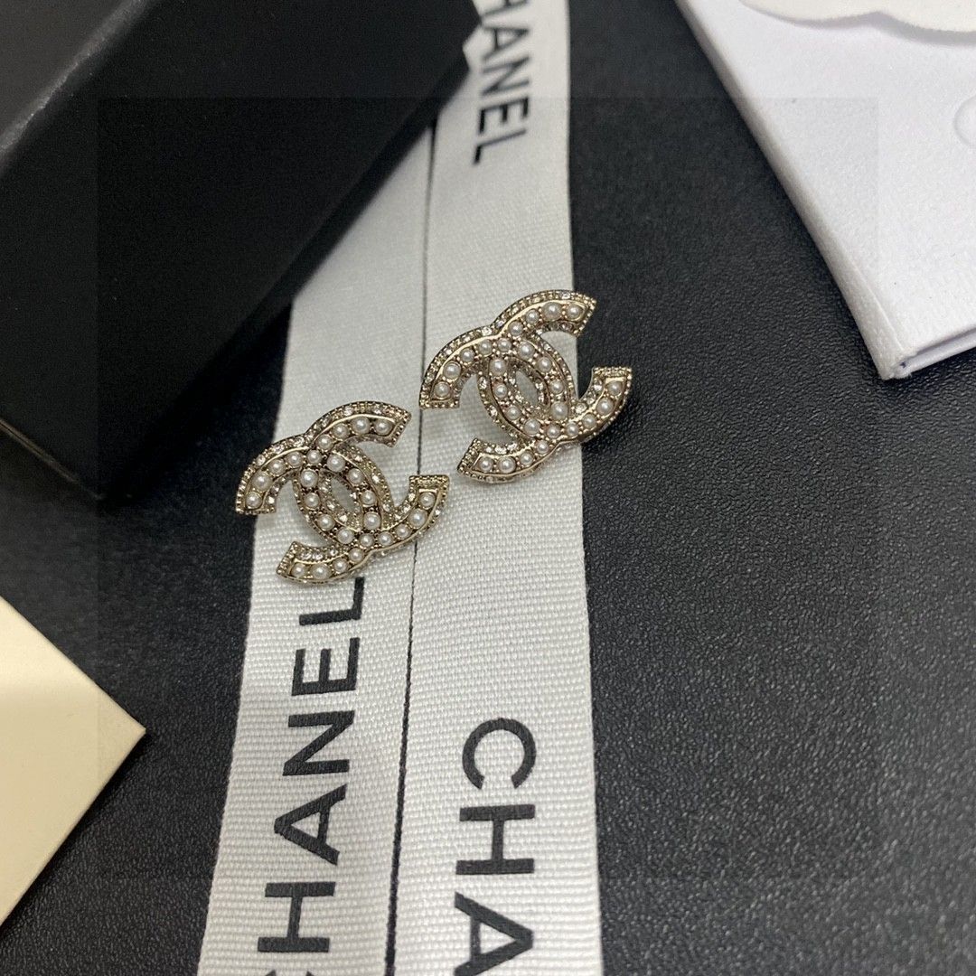 【今日特価】Chanel ヴィンテージ ダブル C ピアス 送料無料 限定価格