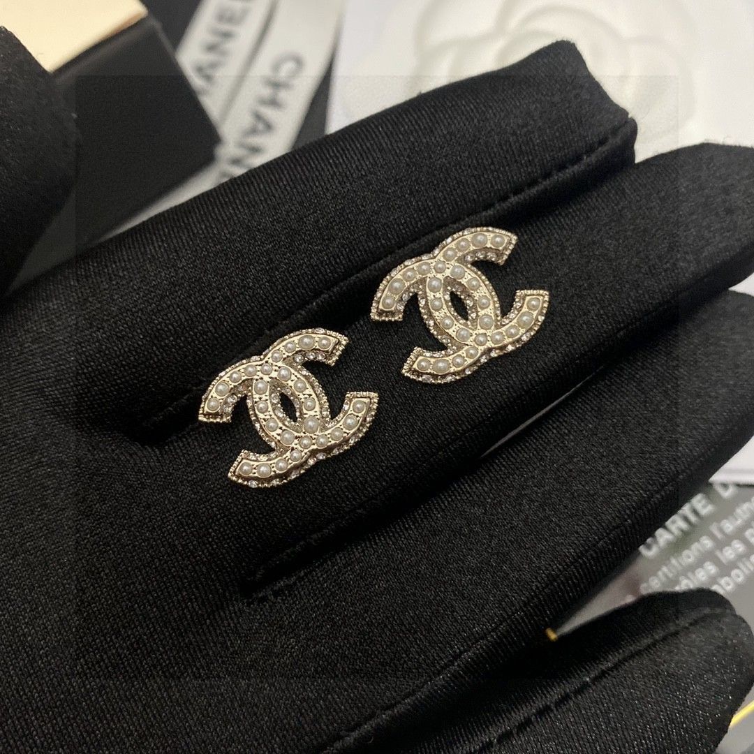 【今日特価】Chanel ヴィンテージ ダブル C ピアス 送料無料 限定価格