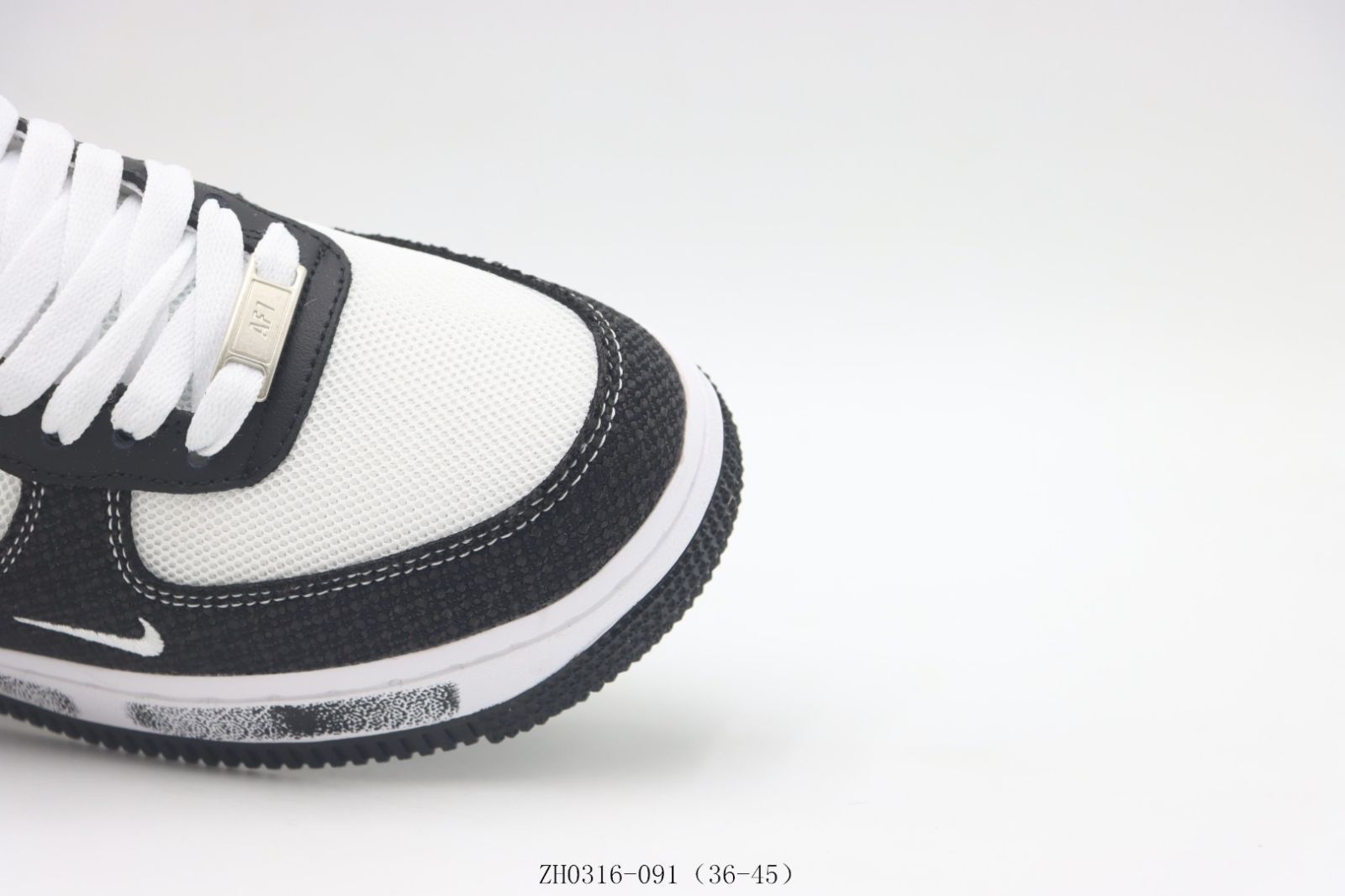 【今日特価】ナイキ ボードシューズ ?白 ZH0316-091（Black-White）｜詳細画像