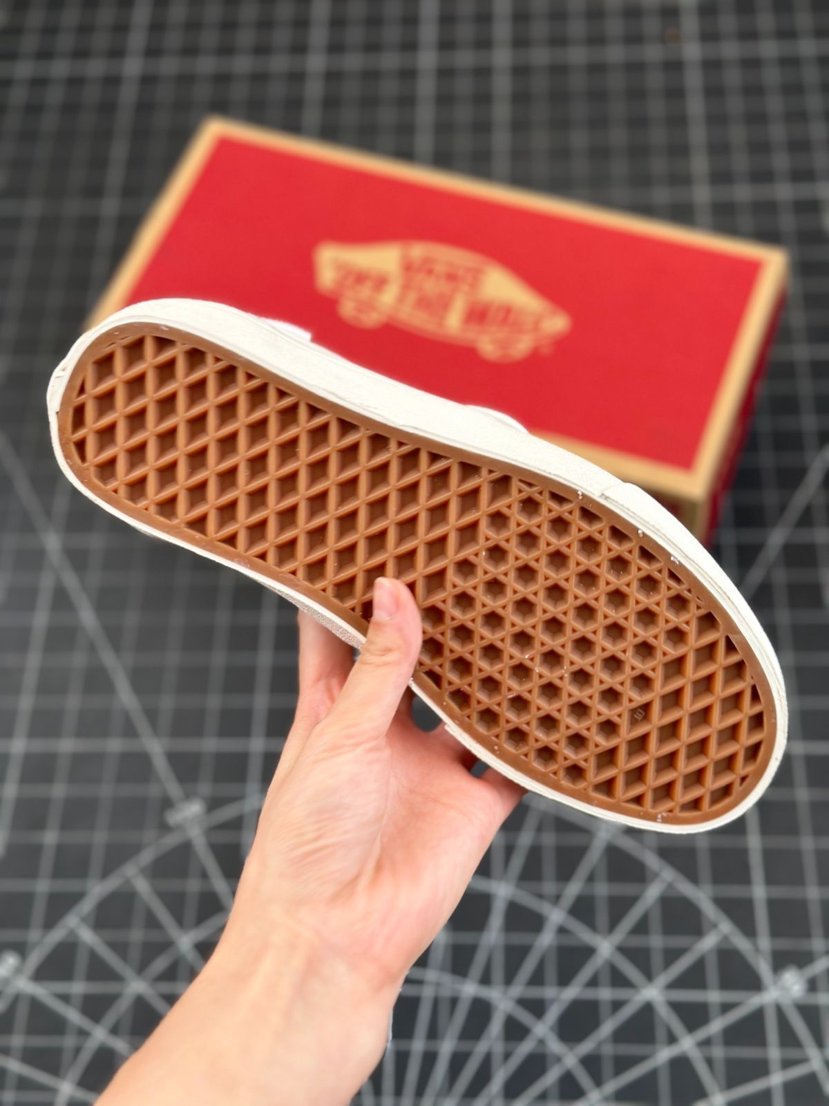 【今日特価】Fear of Fog x Vans Slip - On 47 V DX FOG ハイストリート ?白 マジックテープ スリップオン キャンバス シューズ！送料無料！在庫限定のお得な価格です！